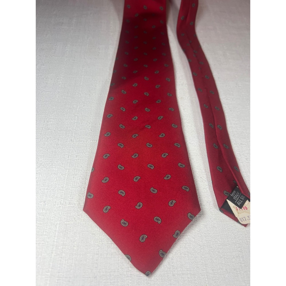 Lord & Taylor Mens Red Paisley Silk Tie Made in Italy The Mans Shop Vintage